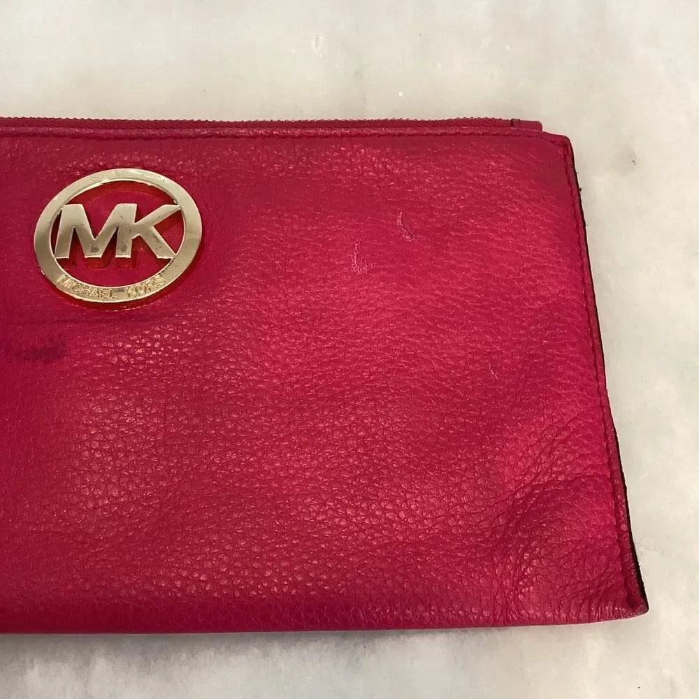 Michael Kors Purse Pouch Wristlet Pebbled Leather Clutch with Metallic Logo